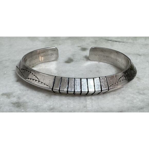 Vintage Native American Navajo Sterling Silver Raised Dome Cuff Bracelet - Picture 5 of 6